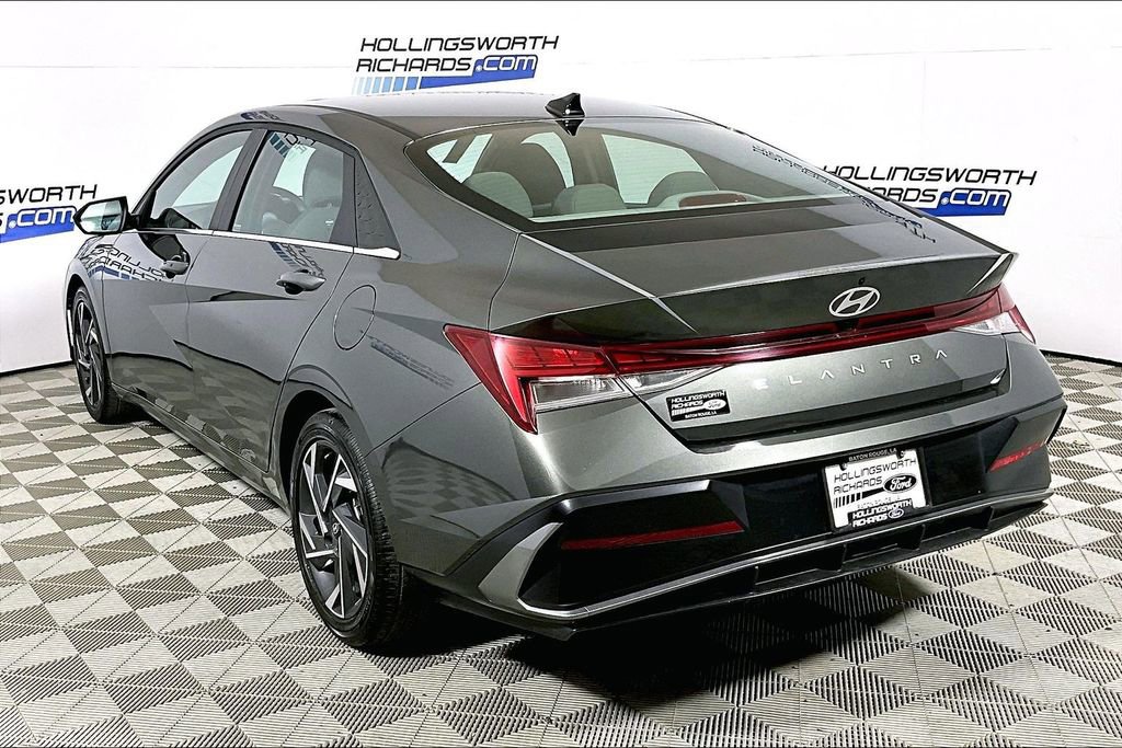 Used 2025 Hyundai Elantra SEL image 8