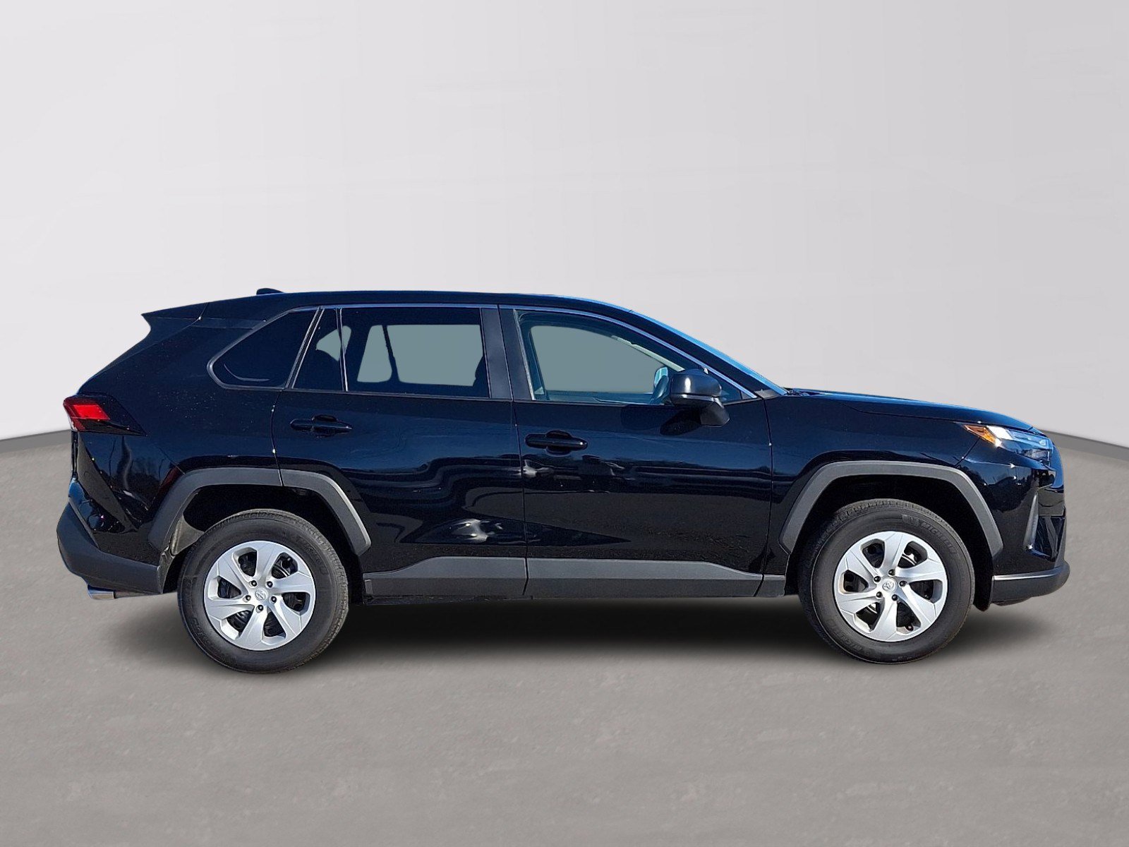 Used 2025 Toyota RAV4 LE image 7