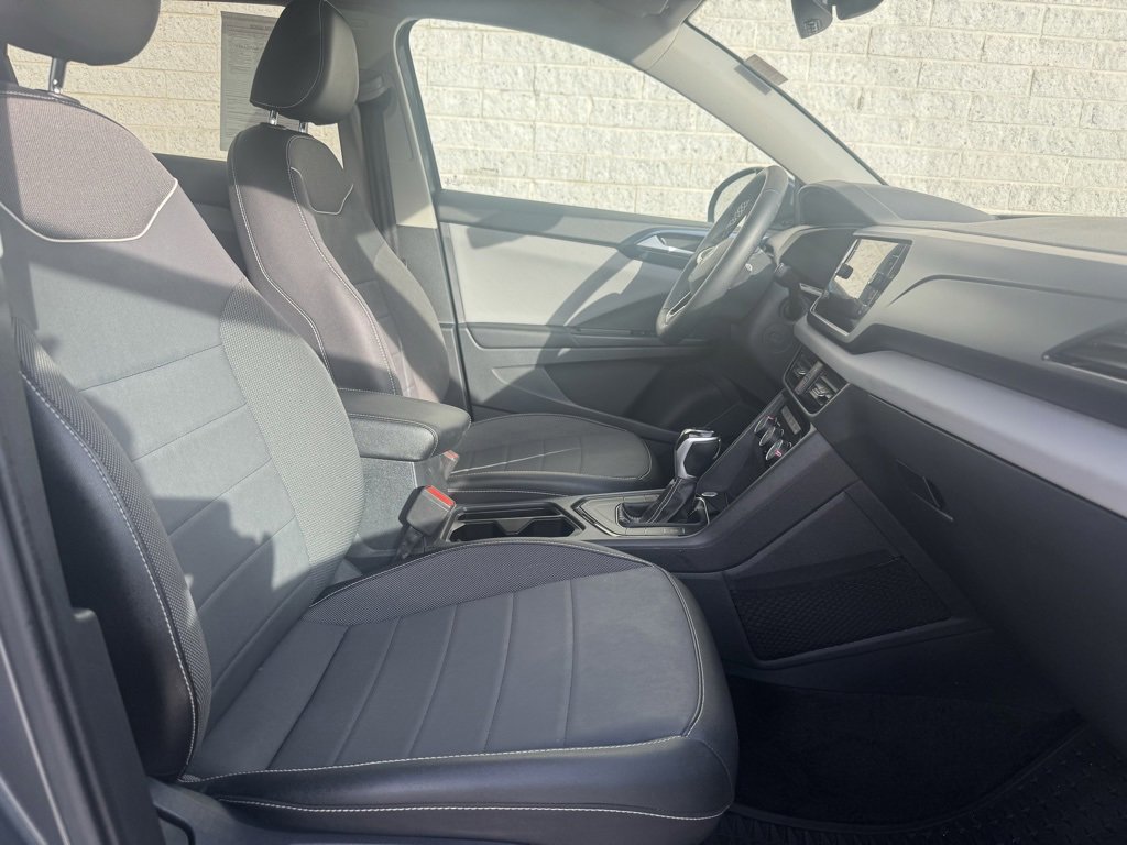 Used 2023 Volkswagen Taos SE w/ Panoramic Sunroof Package image 18