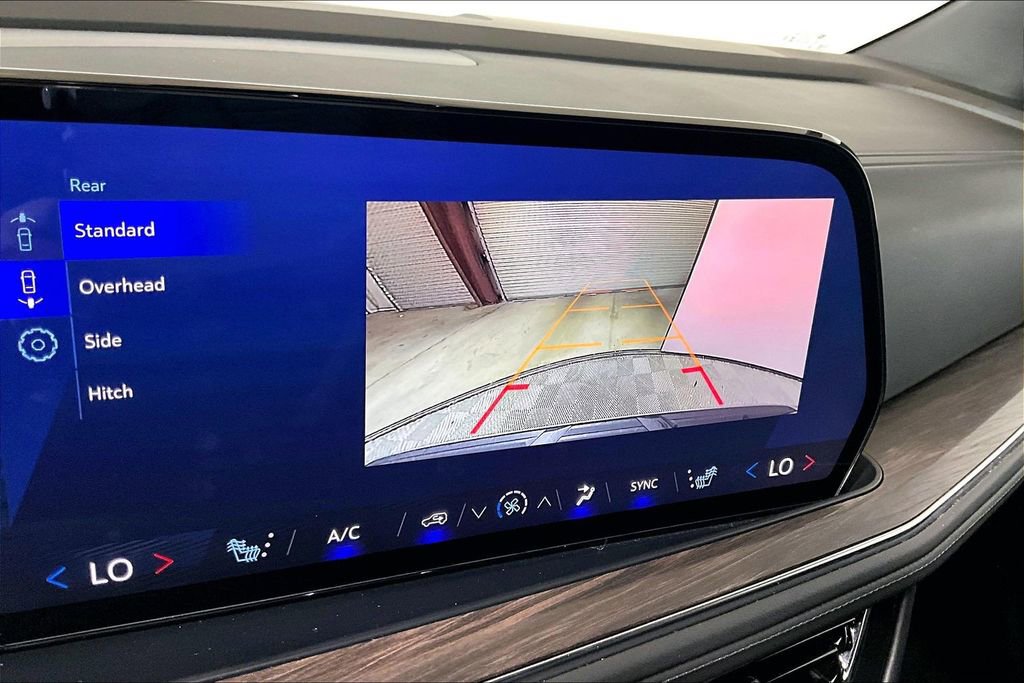 Used 2025 Chevrolet Suburban Z71 image 17