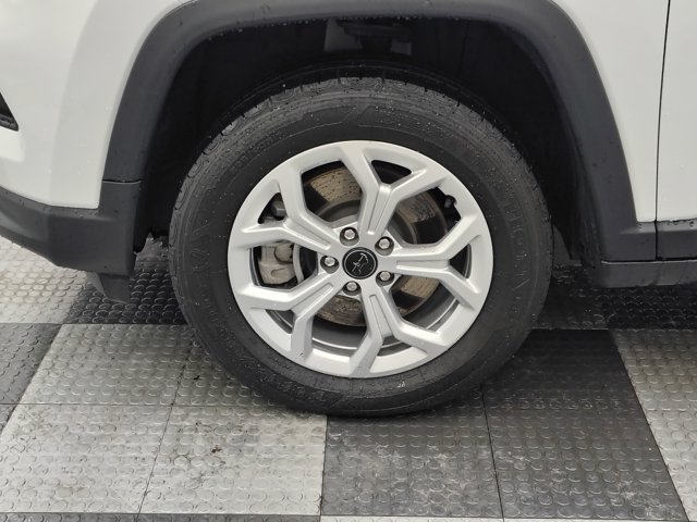 Used 2025 Jeep Compass Latitude w/ Sun & Sound Group AWD/4WD image 13