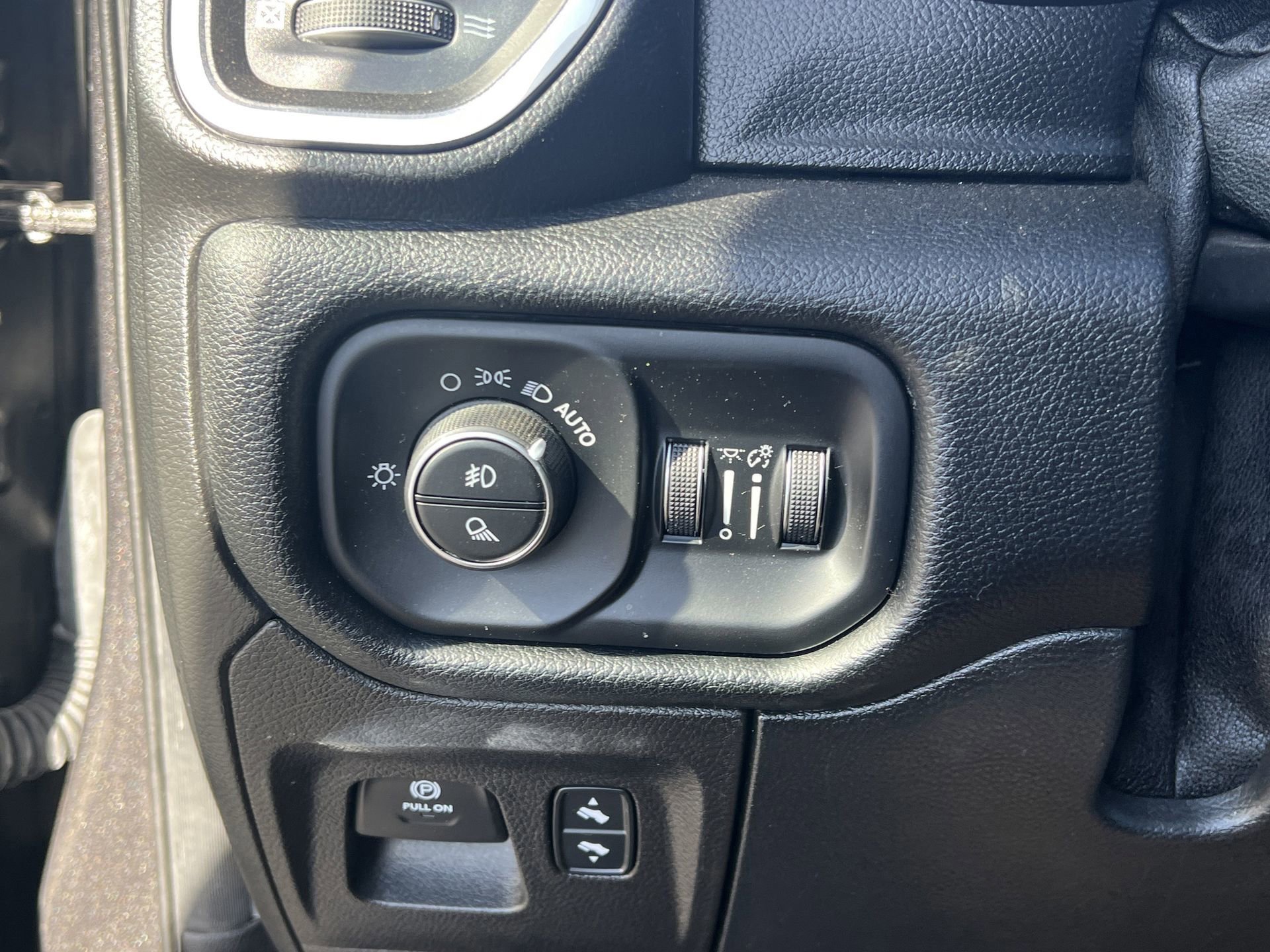 Used 2021 RAM 1500 Laramie image 18