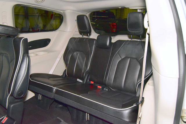 Used 2023 Chrysler Pacifica Limited image 31