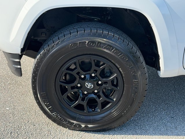 Used 2022 Toyota Tacoma SR5 w/ Technology Package AWD/4WD image 13