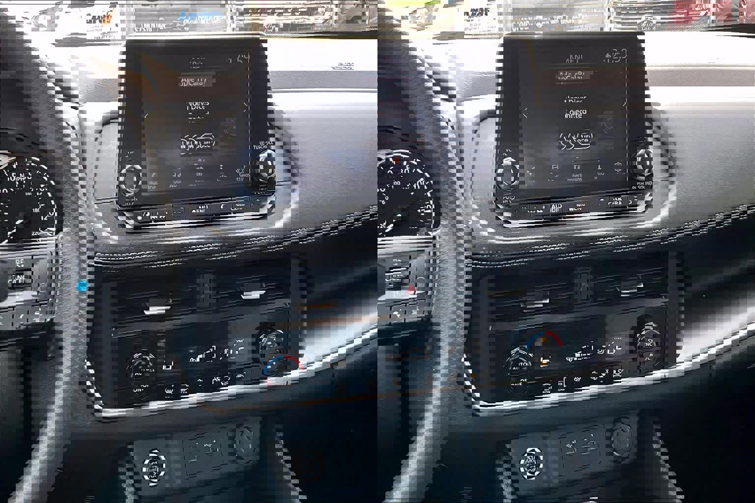 Used 2023 Nissan Rogue SV image 9