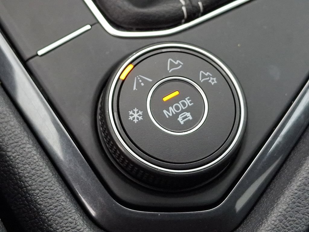 Used 2022 Volkswagen Tiguan SE AWD/4WD image 25