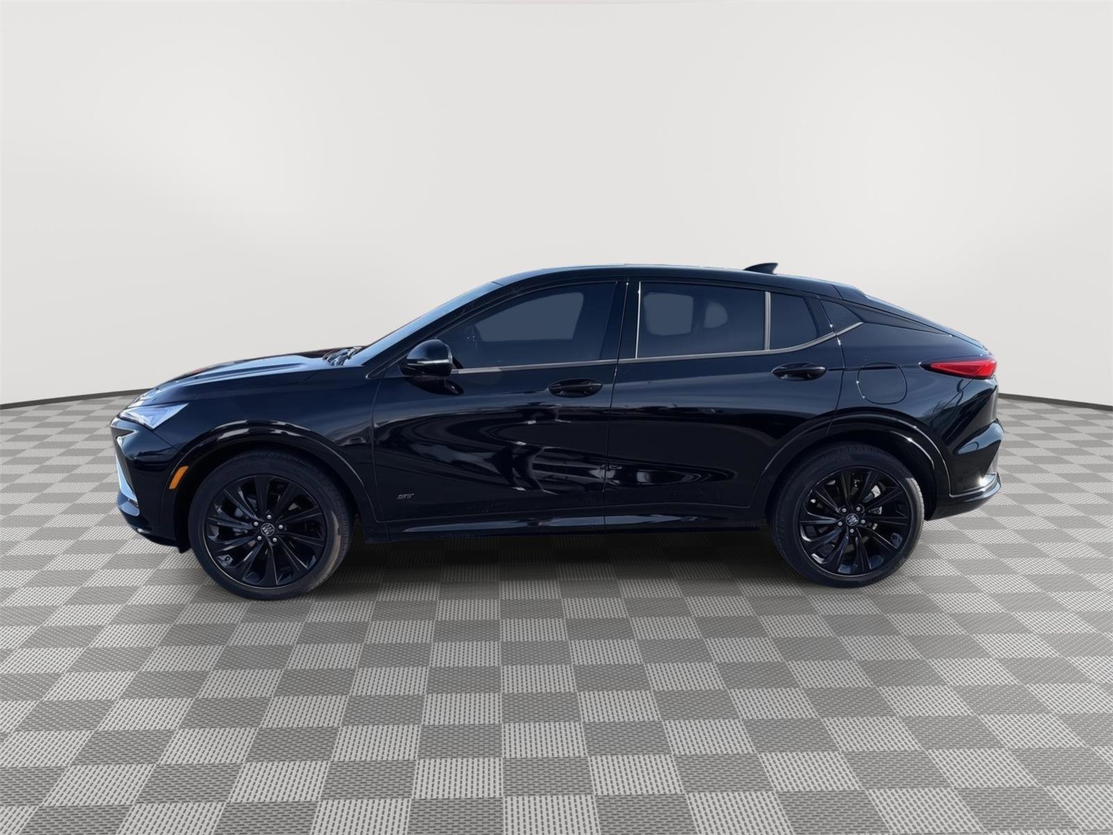 Used 2025 Buick Envista Sport Touring w/ Experience Buick Package image 2