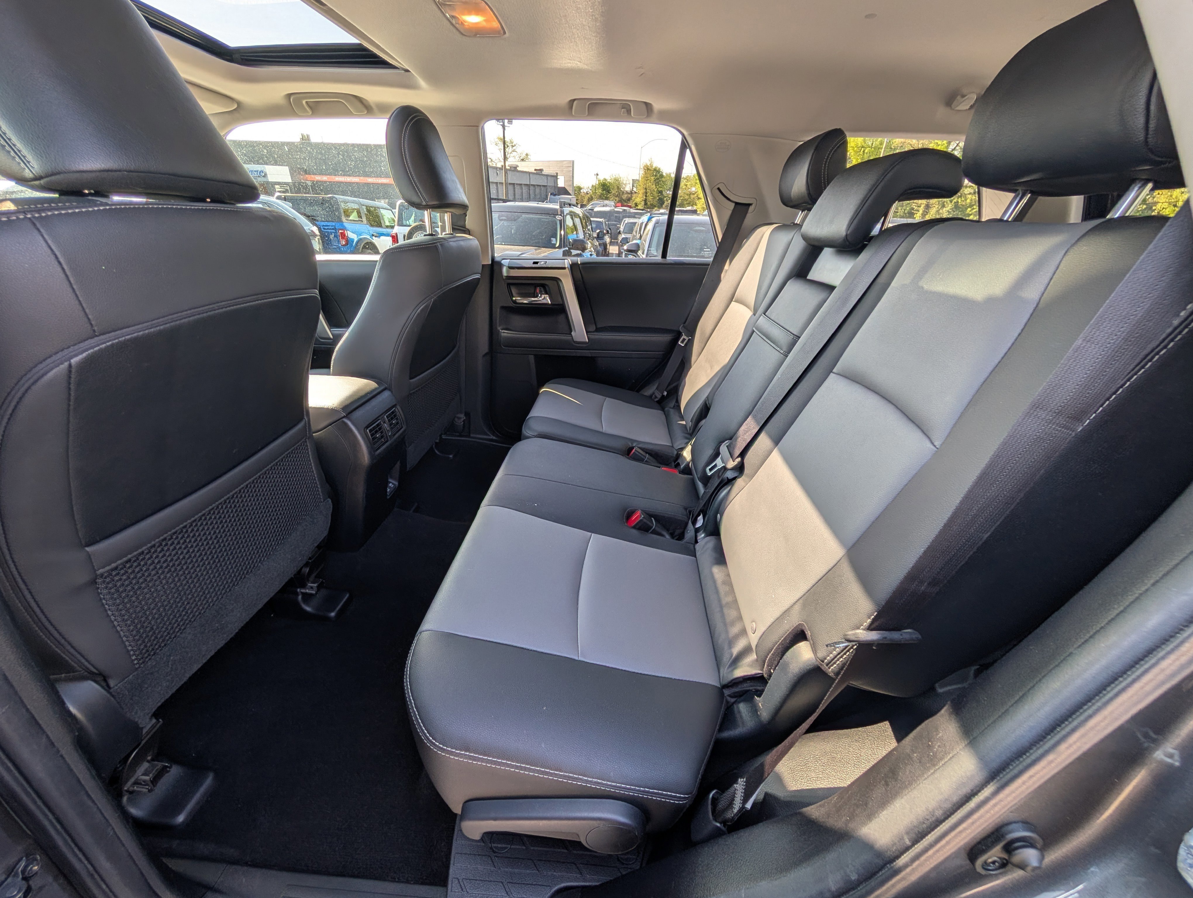 Used 2020 Toyota 4Runner SR5 Premium w/ Moonroof Package AWD/4WD image 17