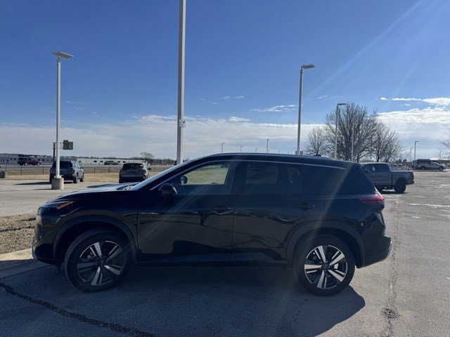 Used 2024 Nissan Rogue SL w/ SL Premium Package image 2