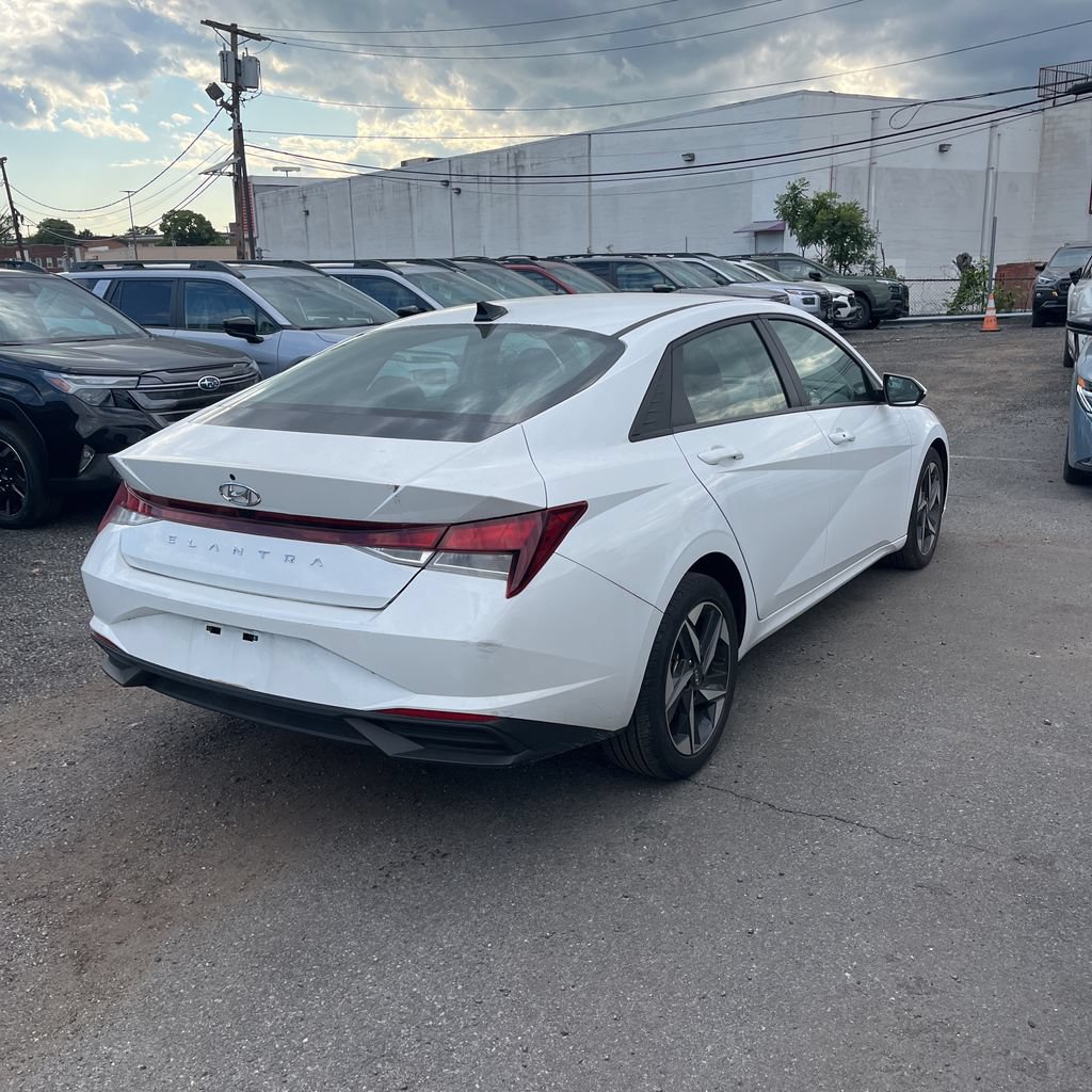 Used 2023 Hyundai Elantra SEL w/ Convenience Package FWD image 6