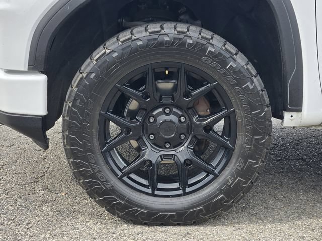 Used 2024 GMC Sierra 1500 Elevation w/ LPO, Elevation Black Package AWD/4WD image 10