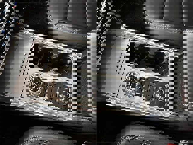 Certified 2022 Ford Explorer XLT w/ Equipment Group 202A image 12