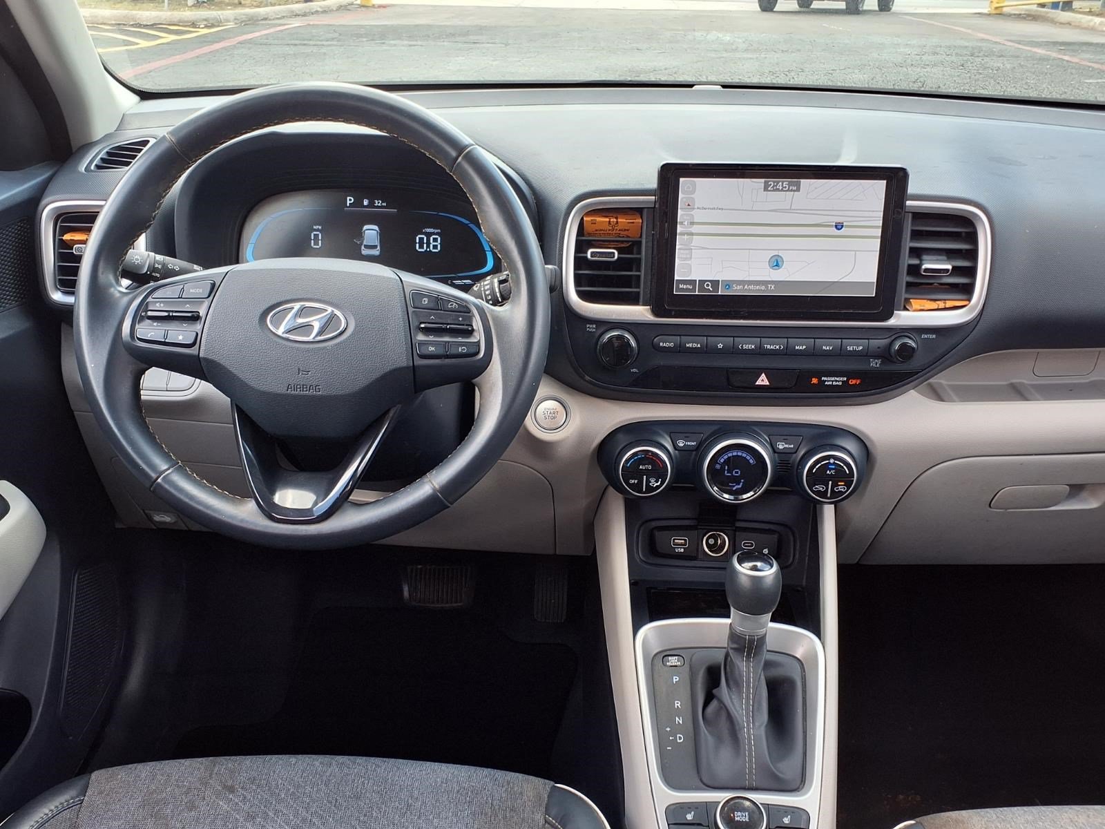 Used 2025 Hyundai Venue Limited FWD image 11