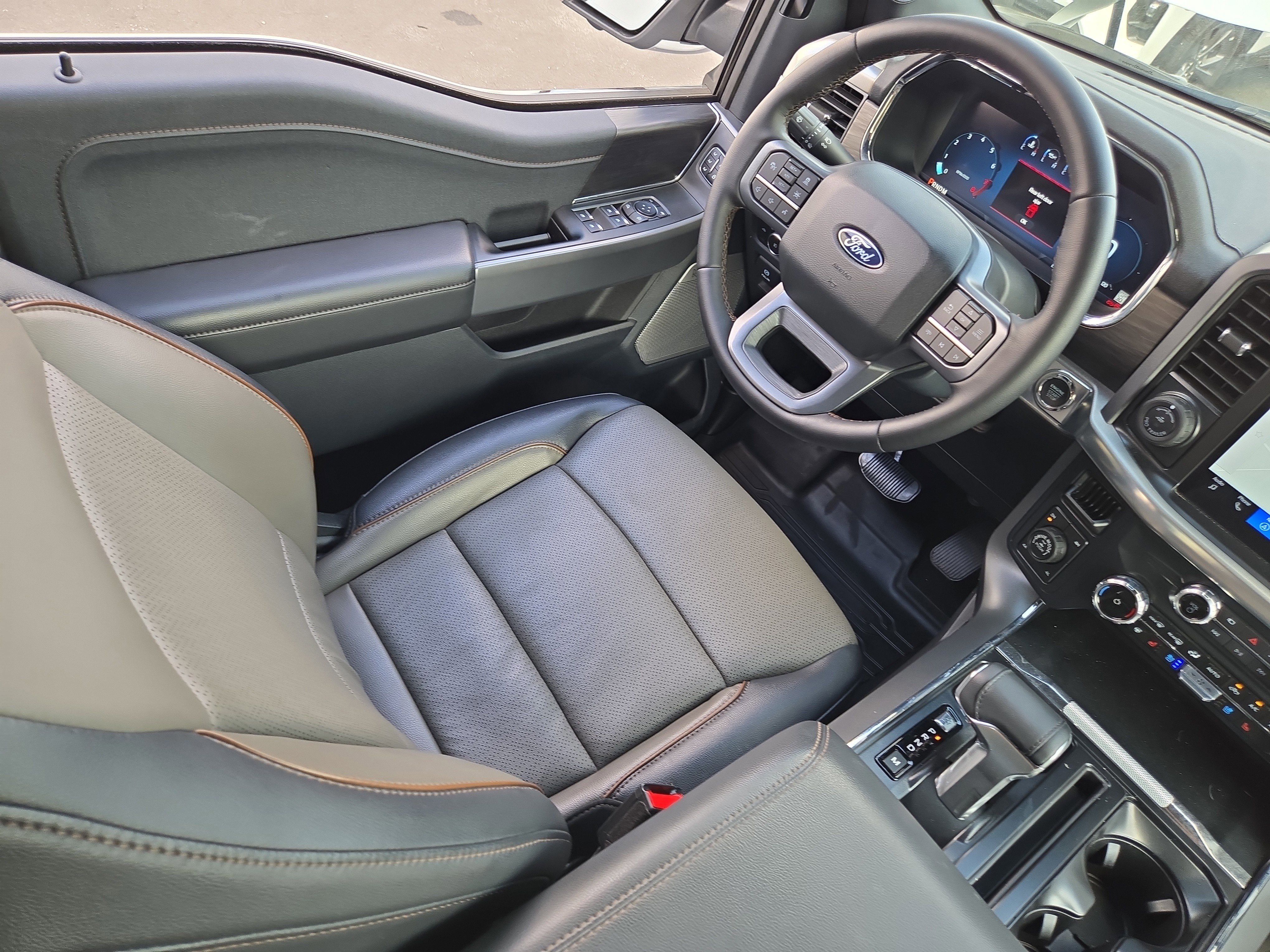 Certified 2025 Ford F150 Lariat w/ Equipment Group 501A Mid image 17