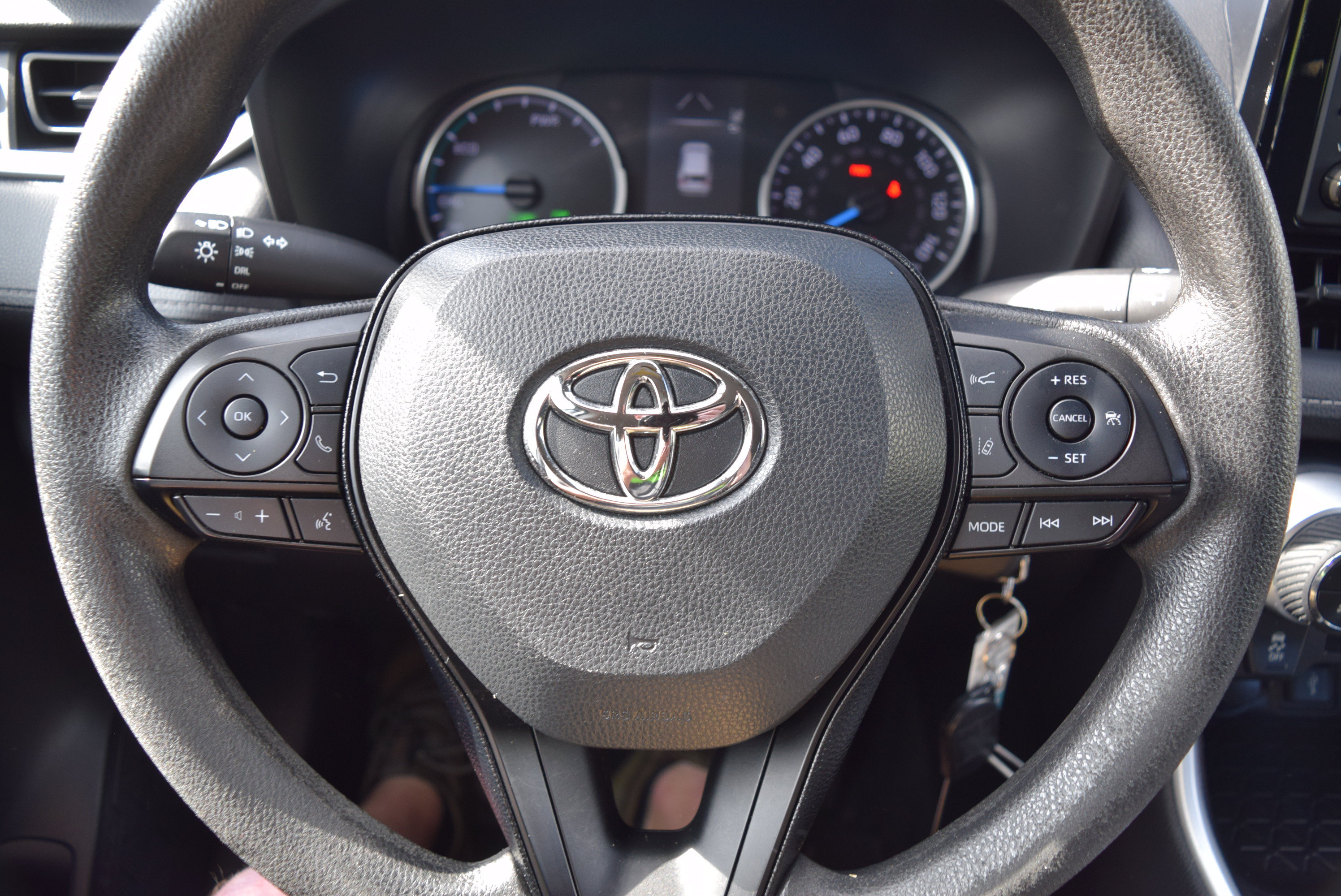 Used 2021 Toyota RAV4 LE w/ Carpet Mat Package (TMS) AWD/4WD image 10