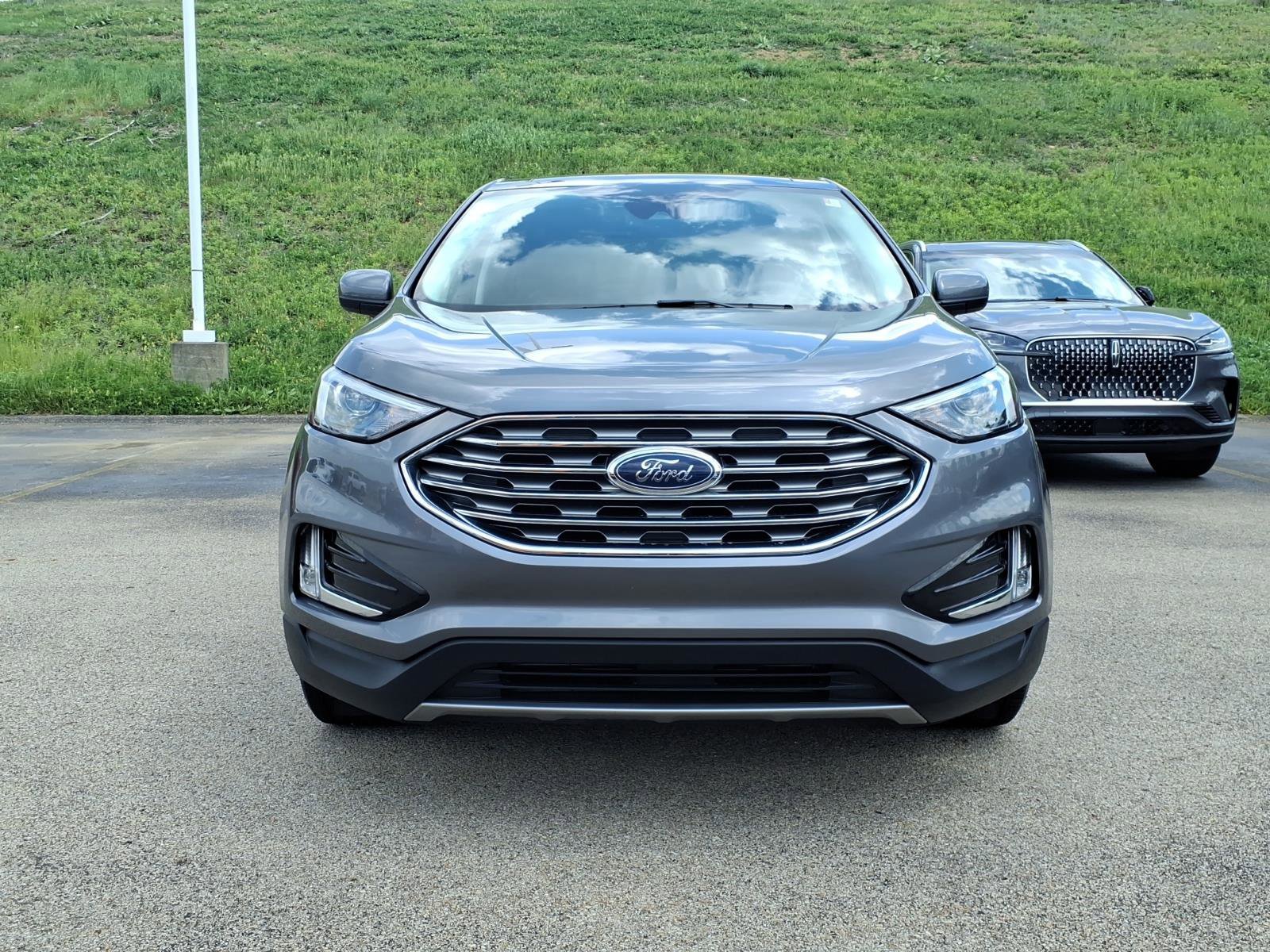 Certified 2022 Ford Edge SEL w/ Convenience Package AWD/4WD image 2