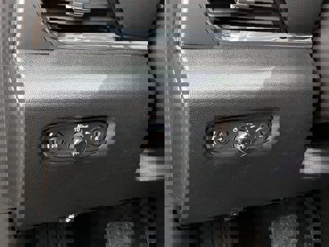 Used 2020 Chevrolet Traverse LT image 13