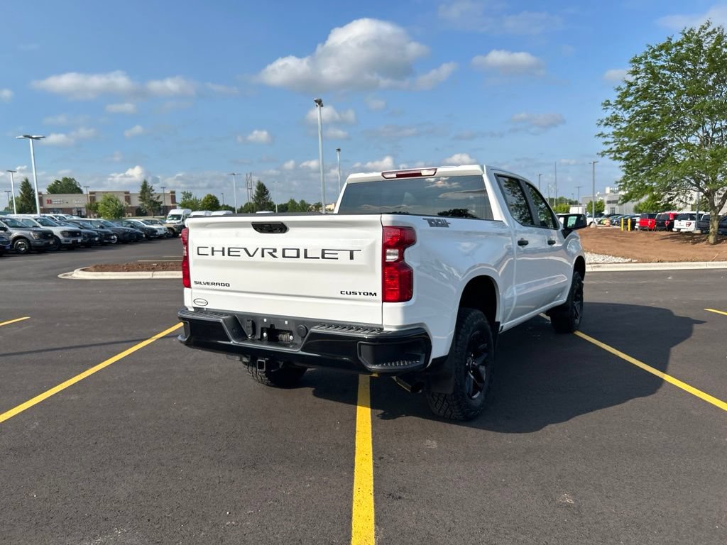 Used 2025 Chevrolet Silverado 1500 Custom Trail Boss w/ Dark Appearance Package AWD/4WD image 7