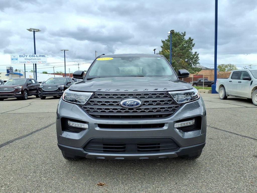 Certified 2024 Ford Explorer XLT w/ Equipment Group 202A AWD/4WD image 3