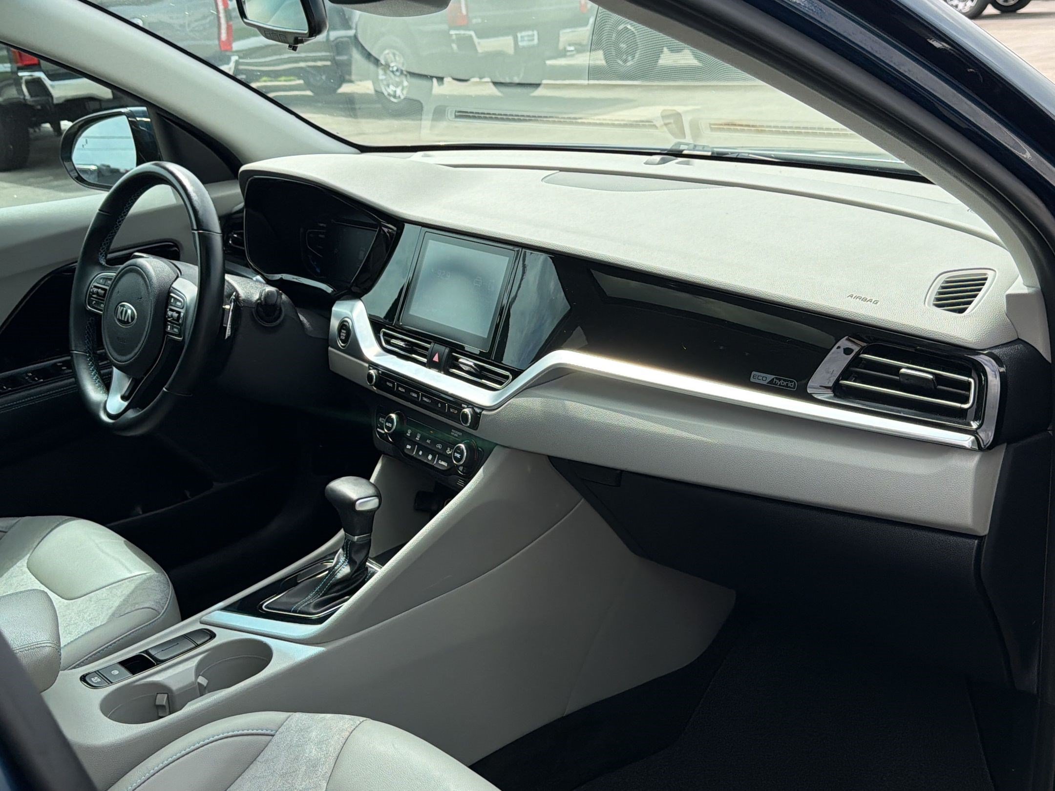 Used 2021 Kia Niro Touring FWD image 30
