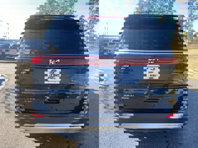 Used 2024 Kia Carnival EX image 4