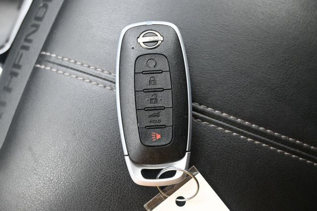 Used 2025 Nissan Pathfinder SV AWD/4WD image 15