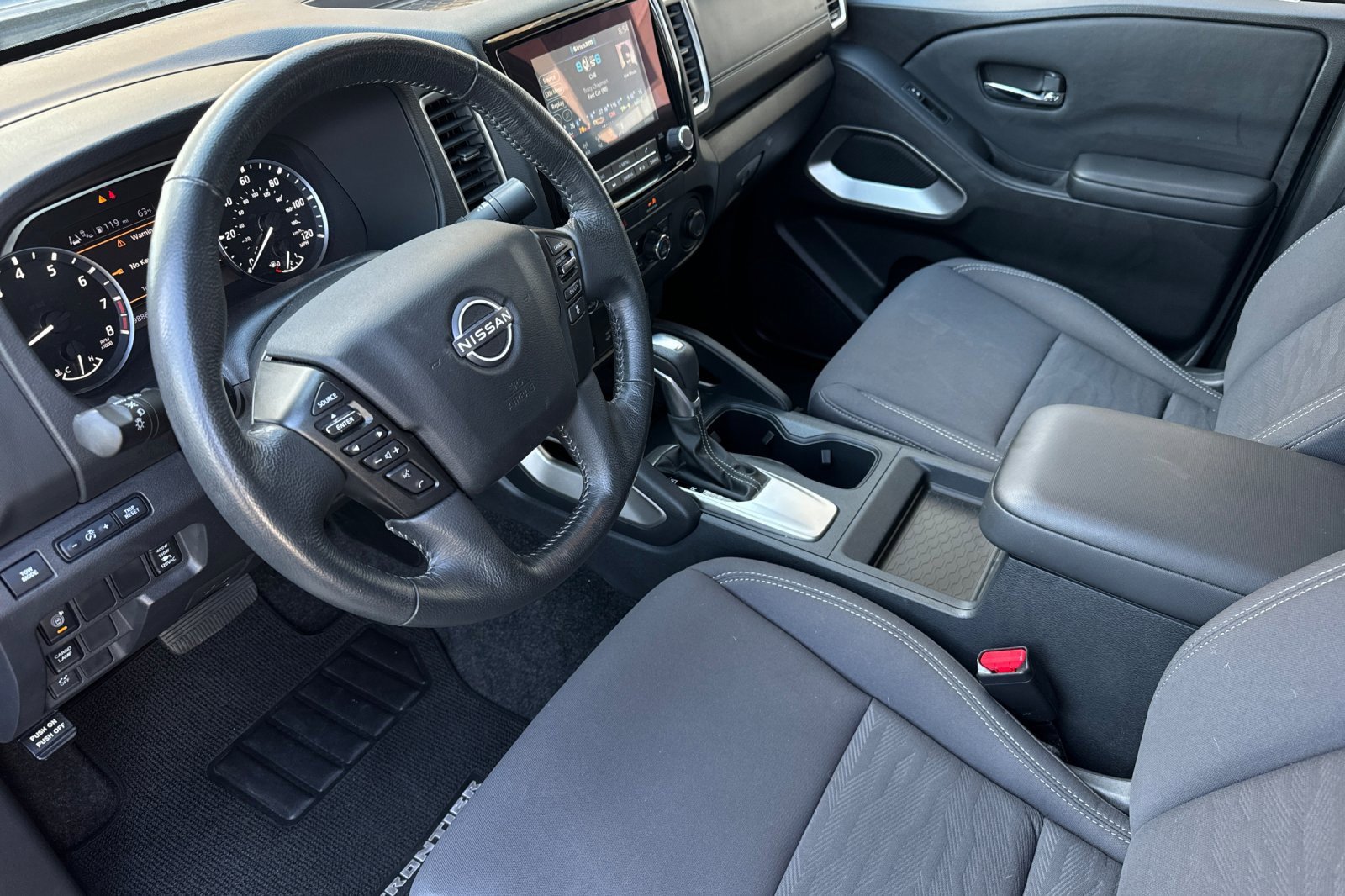 Used 2022 Nissan Frontier SV image 10