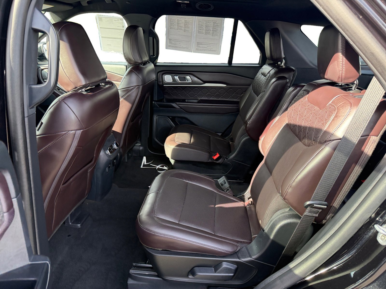 Certified 2025 Ford Explorer Platinum w/ LUX Leather Package image 16