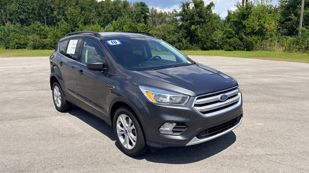 Certified 2018 Ford Escape SE w/ SE Sync 3 Package AWD/4WD image 2
