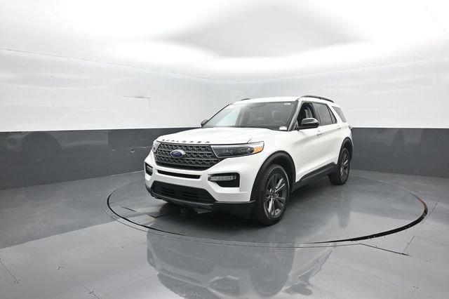 Certified 2024 Ford Explorer XLT w/ Equipment Group 202A AWD/4WD image 4
