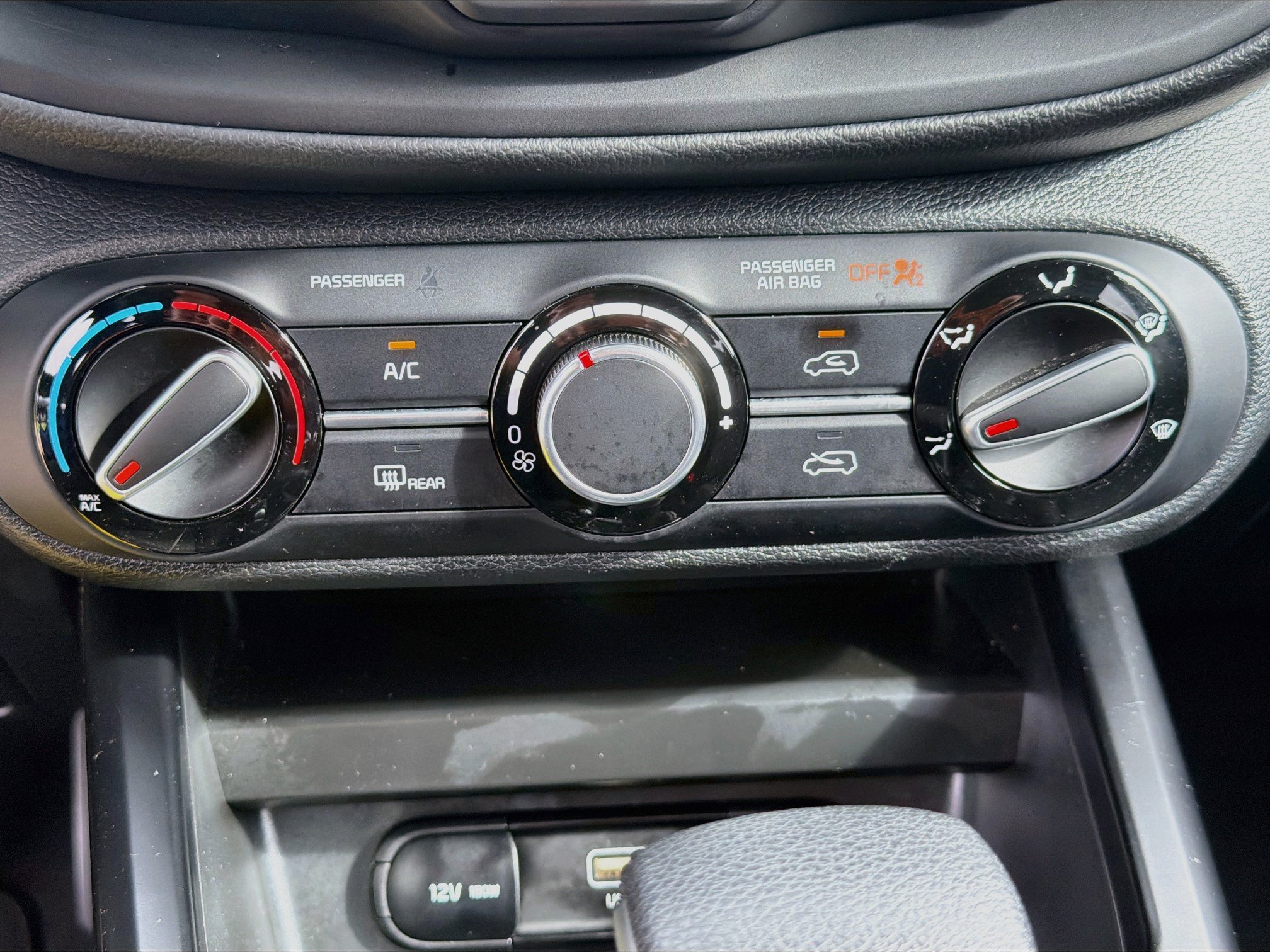 Used 2025 Kia Soul LX w/ LX Technology Package FWD image 14