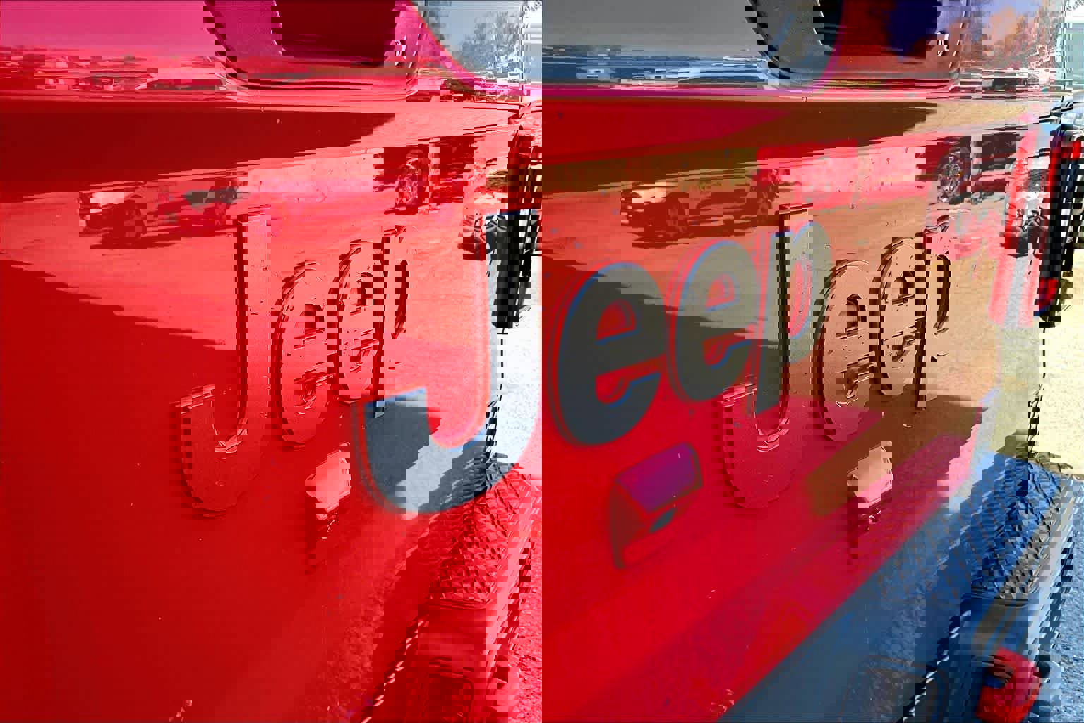 Used 2022 Jeep Gladiator Mojave w/ Cold Weather Group image 32