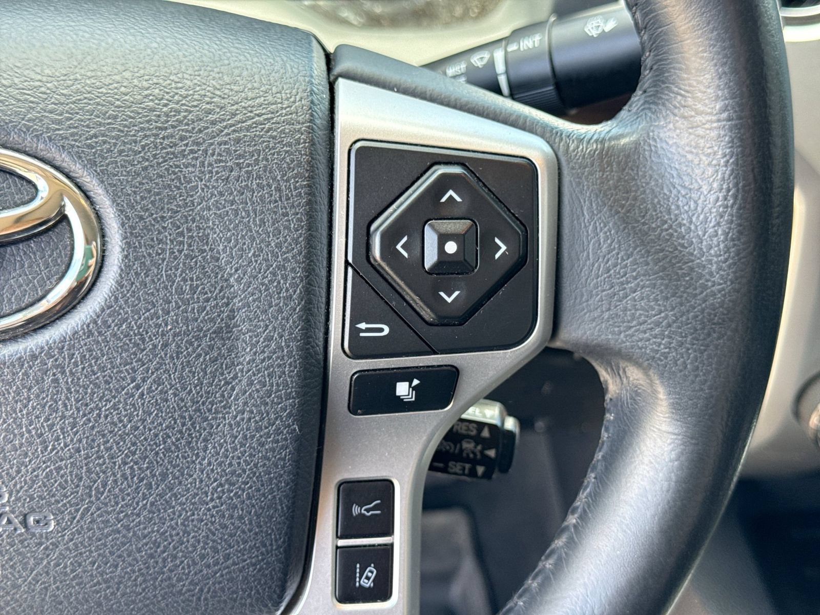Used 2019 Toyota Tundra Limited w/ Limited Premium Package AWD/4WD image 30