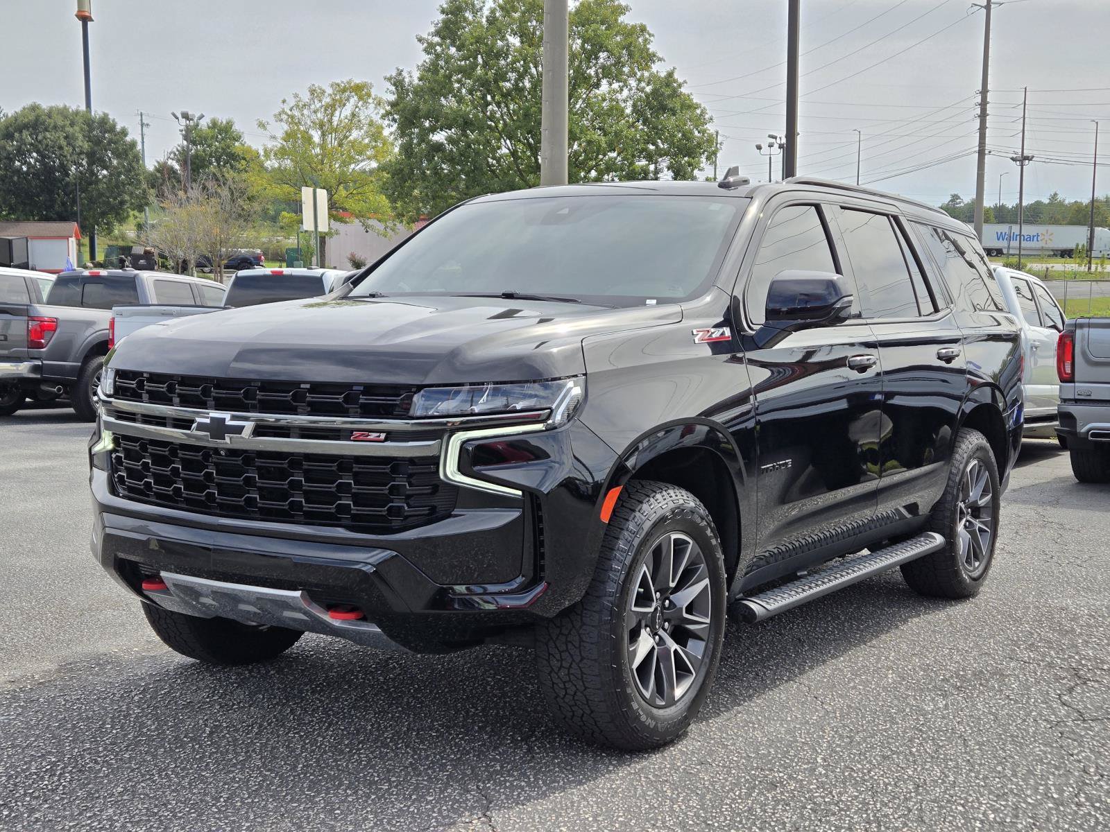 Used 2022 Chevrolet Tahoe Z71 w/ Luxury Package AWD/4WD image 2