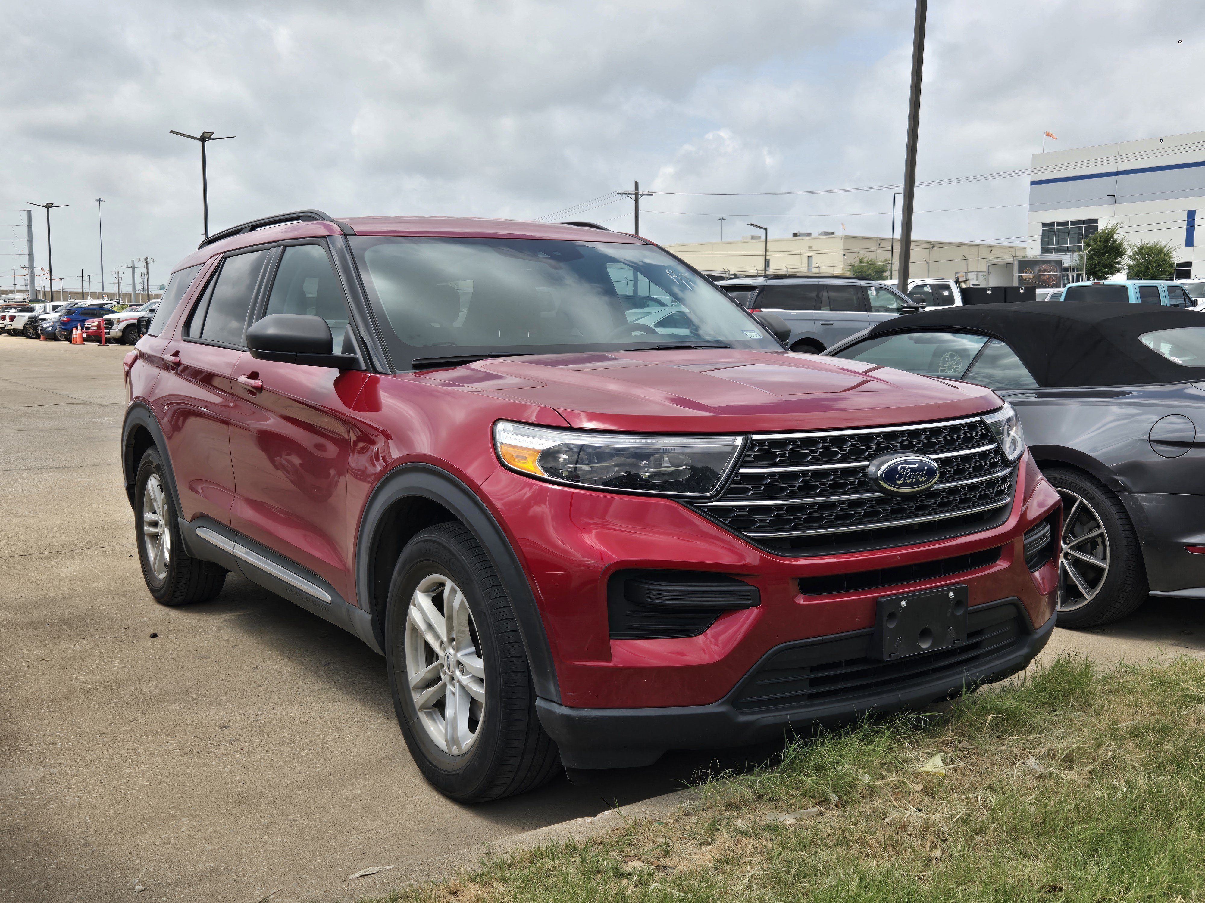 Certified 2023 Ford Explorer XLT RWD image 1