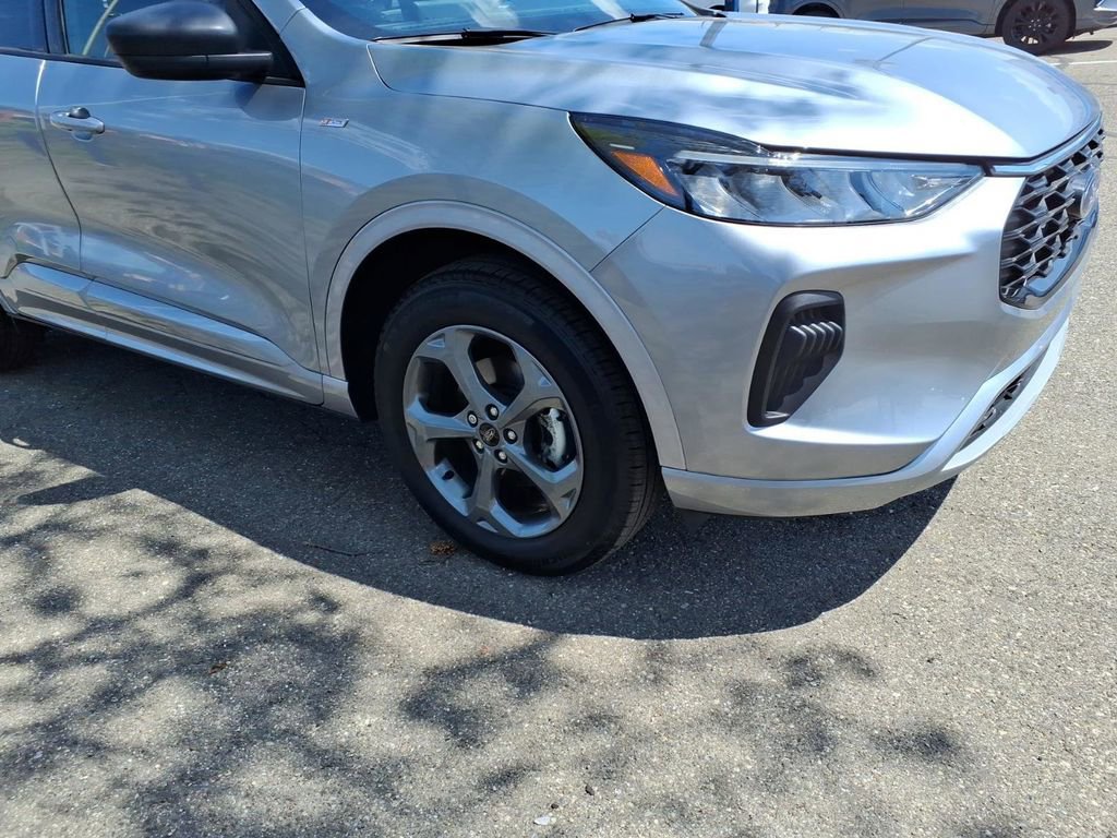 Certified 2024 Ford Escape ST-Line w/ Tech Pack #1 AWD/4WD image 6