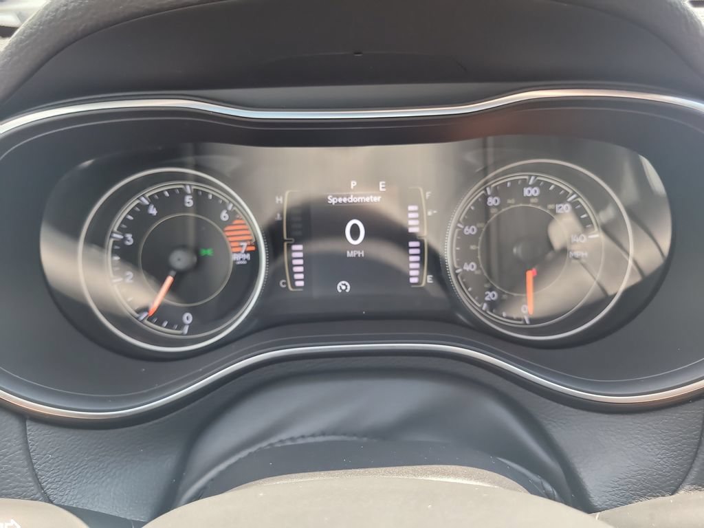 Used 2020 Jeep Cherokee Latitude Plus FWD image 29