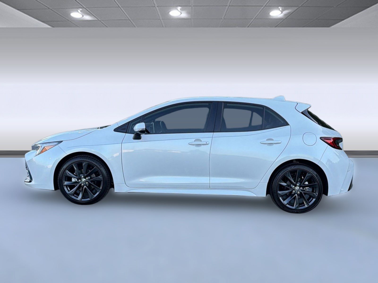 Used 2024 Toyota Corolla XSE FWD image 2