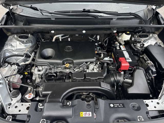 Used 2021 Toyota RAV4 LE AWD/4WD image 9