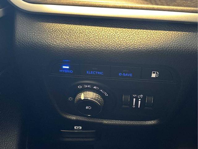 Used 2023 Jeep Grand Cherokee 4WD 4xe w/ Luxury Tech Group II image 17