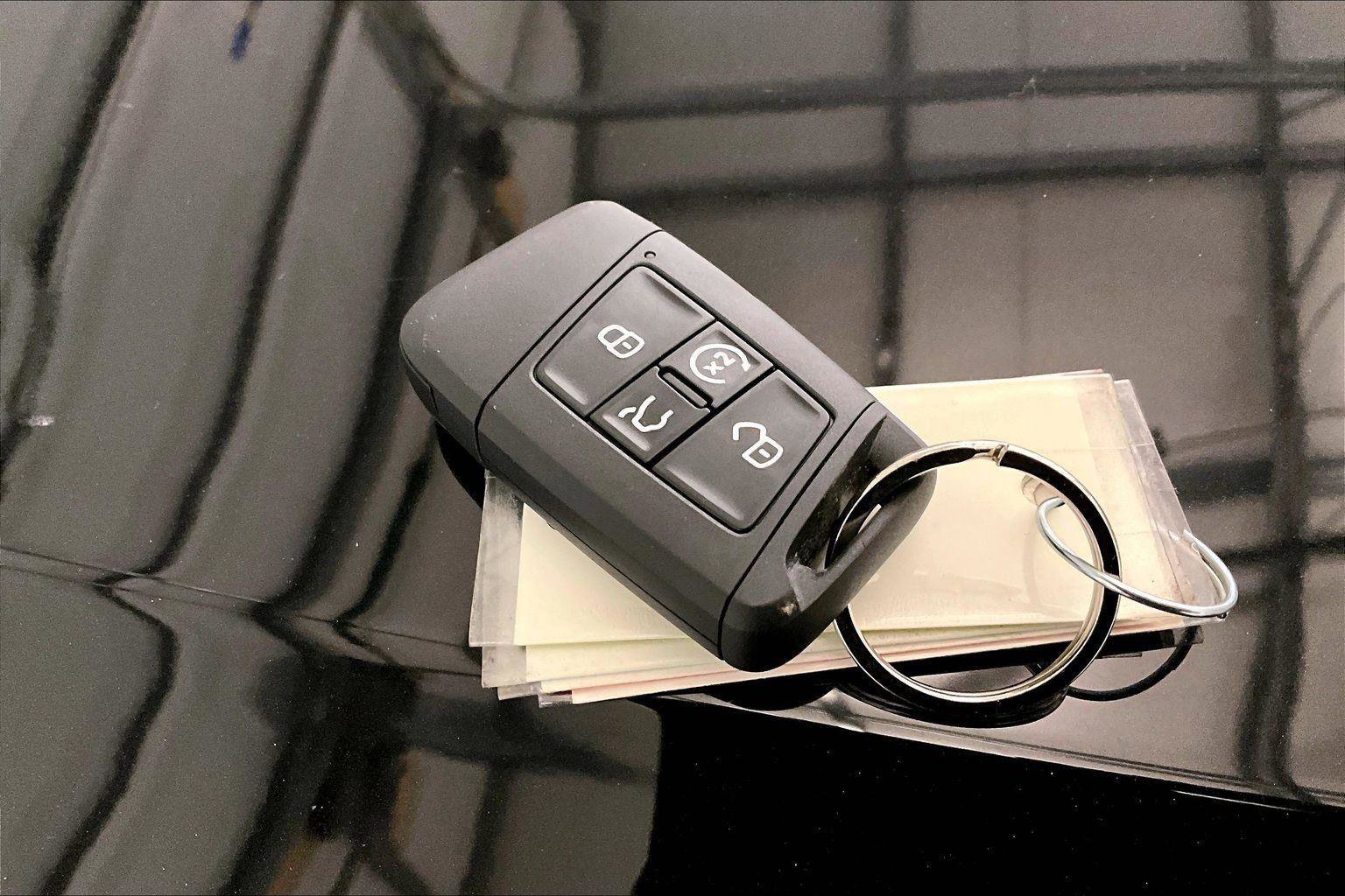 Used 2025 Volkswagen Jetta SEL image 9