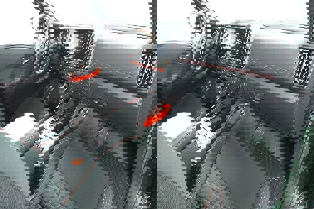 Used 2025 Nissan Frontier PRO-4X w/ Pro Convenience Package AWD/4WD image 32