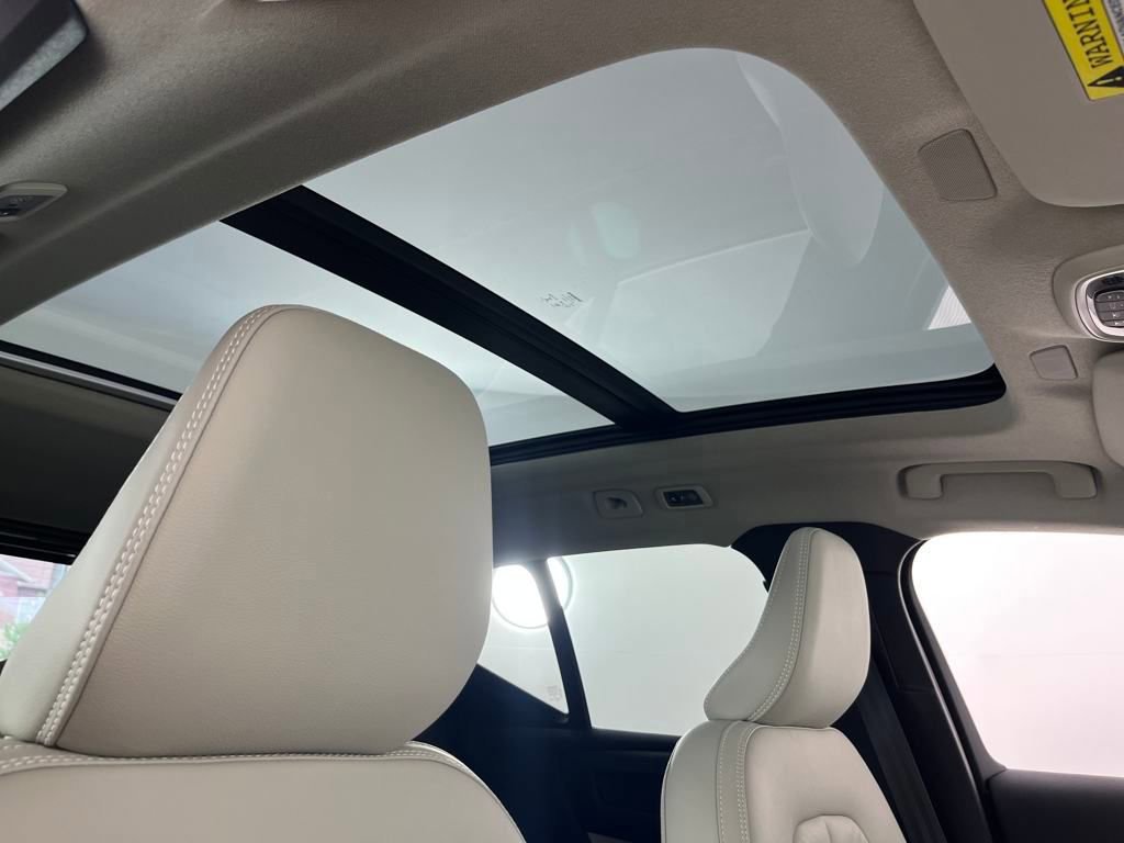 Used 2022 Volvo XC40 T5 Inscription image 31