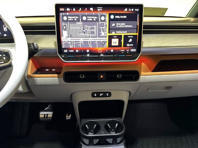 Used 2025 Volkswagen ID. Buzz 1st Edition RWD image 18