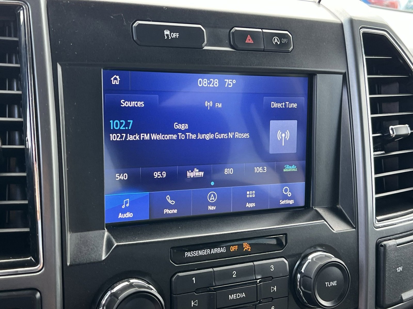Certified 2019 Ford F150 XLT w/ Equipment Group 302A Luxury AWD/4WD image 26