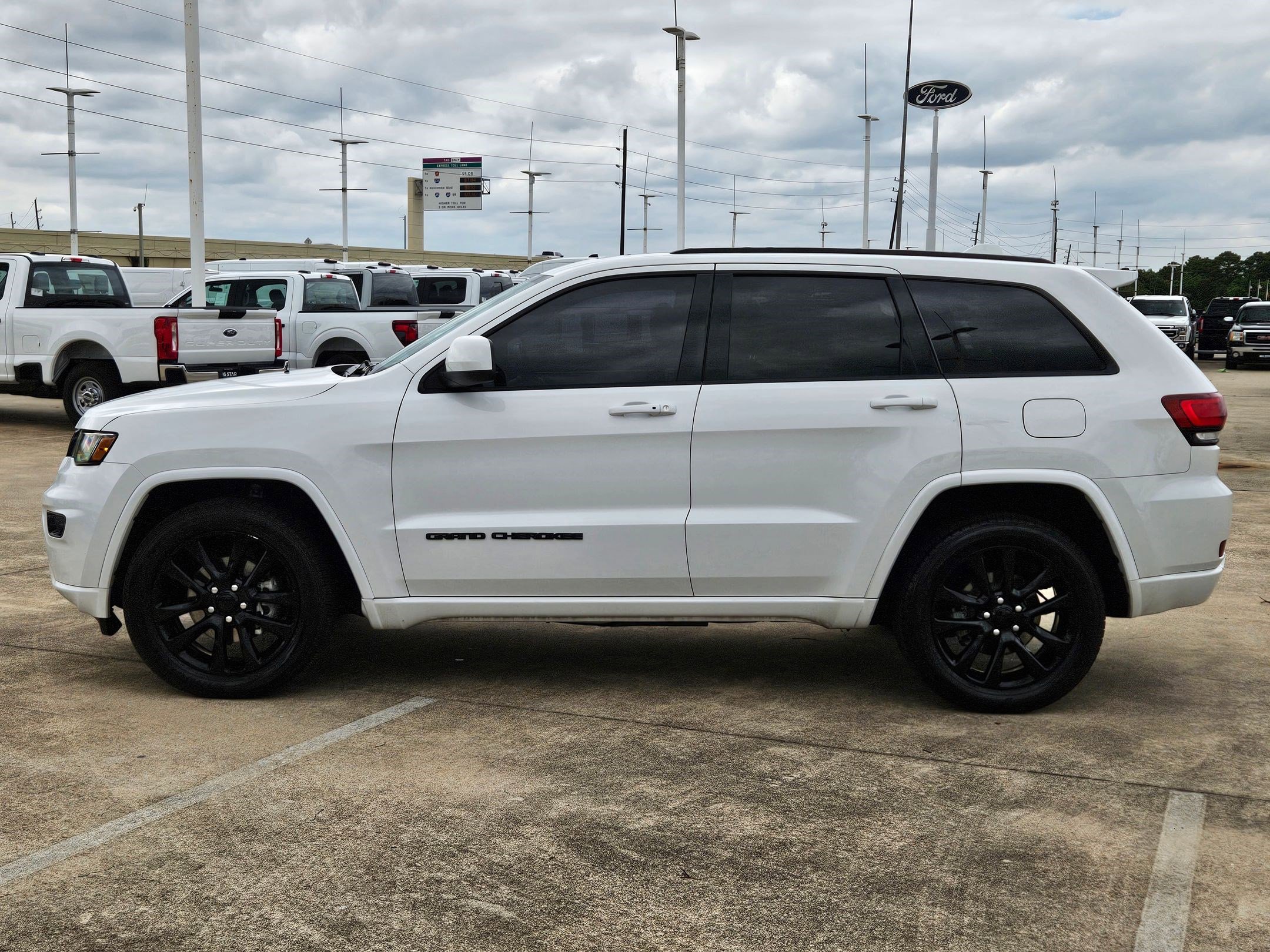 Used 2020 Jeep Grand Cherokee Altitude AWD/4WD image 7