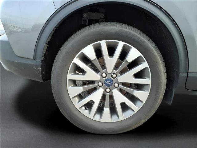 Certified 2022 Ford Escape Titanium w/ Class II Trailer Tow Package image 7