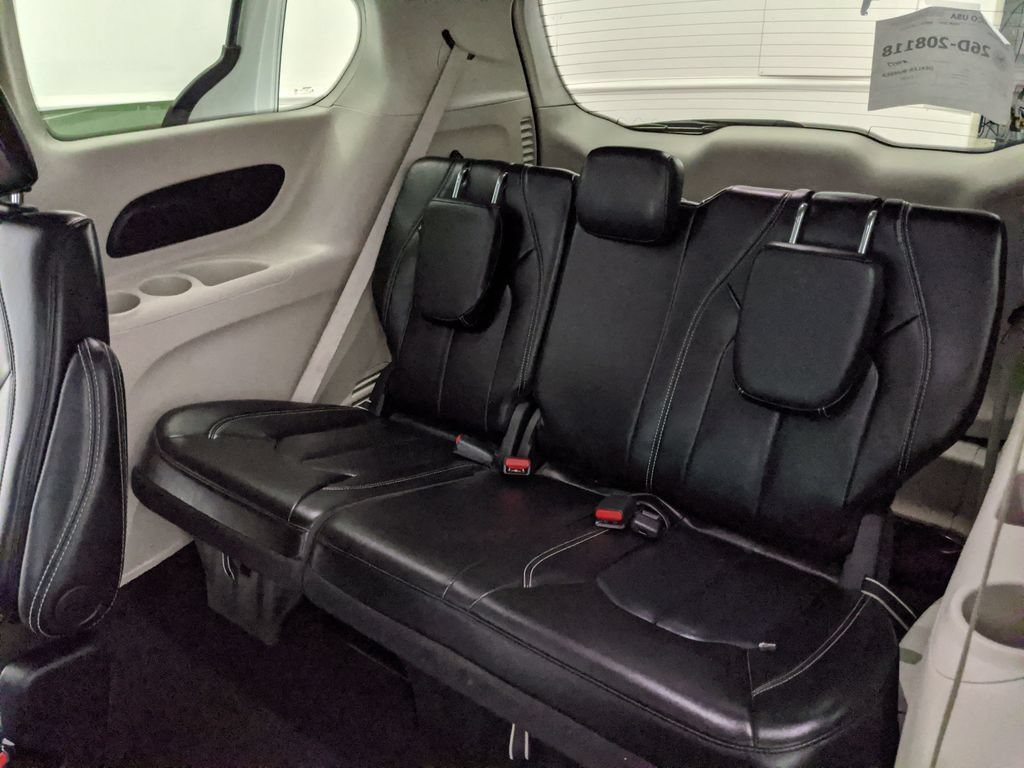 Used 2024 Chrysler Pacifica Touring-L FWD image 18