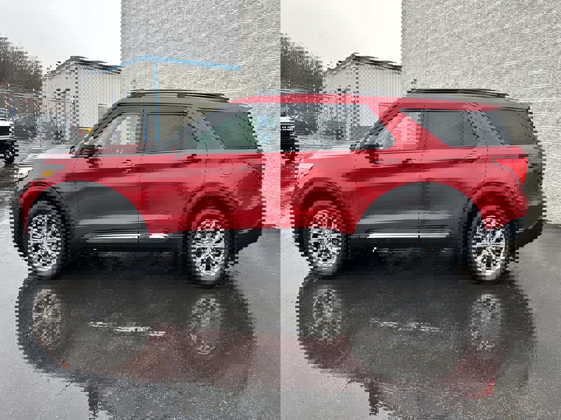 Certified 2023 Ford Explorer XLT w/ Equipment Group 202A image 3