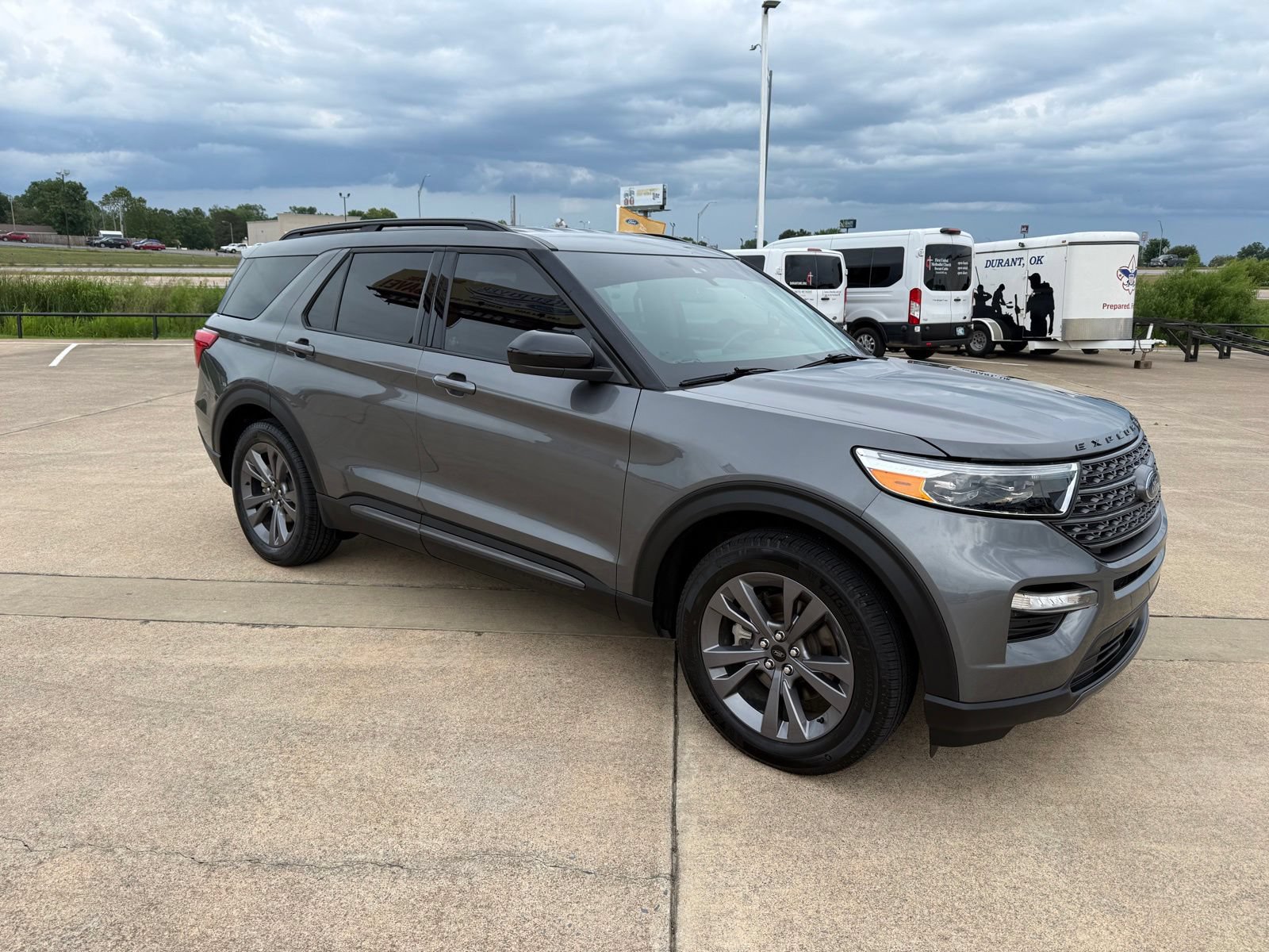 Certified 2024 Ford Explorer XLT w/ Equipment Group 202A RWD image 3